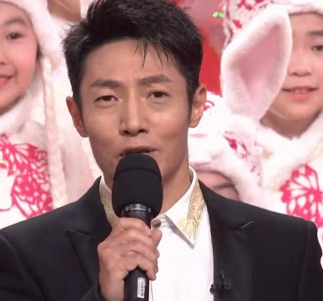 撒貝寧與演員老父回廣東,重返故居追憶童年,在當地出生會說粵語