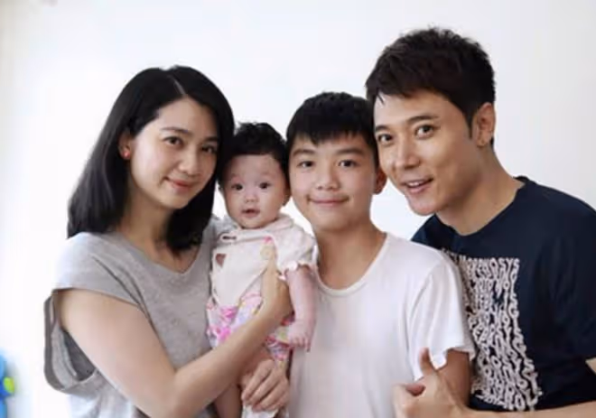 洪欣兒子懶理媽媽繼父離婚!曬近照帥氣像生父,被莫少聰悄悄關心