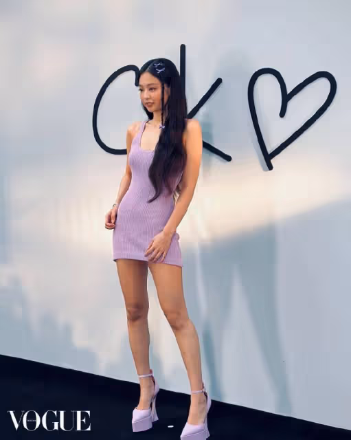 BLACKPINK JENNIE活動中表現有點拘謹,遭網友吐槽:不自信太小氣