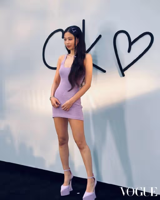 BLACKPINK JENNIE活動中表現有點拘謹,遭網友吐槽:不自信太小氣