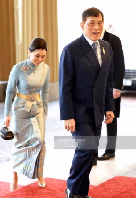 蘇提達終於不是小媳婦樣！打扮奢華在英國超高調，美成國宴大贏家