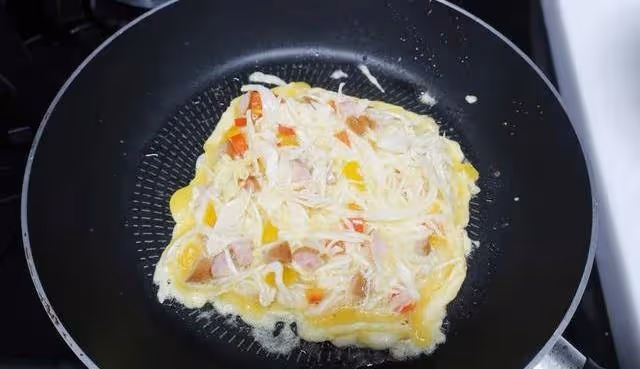 簡單美食之《雞蛋小吐司》回憶起小時候街邊小吃的味道~