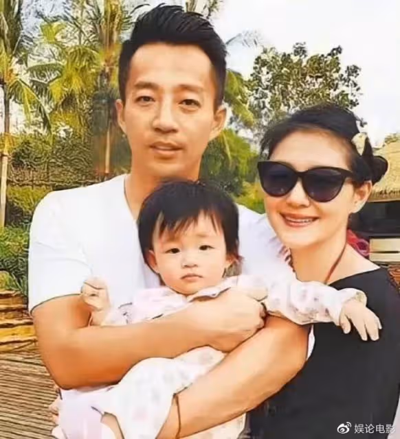 汪小菲牽美女逛街疑新戀情曝光，張穎穎回應曝其花心，深情巨嬰