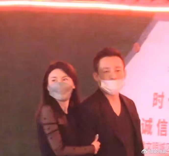 汪小菲牽美女逛街疑新戀情曝光，張穎穎回應曝其花心，深情巨嬰