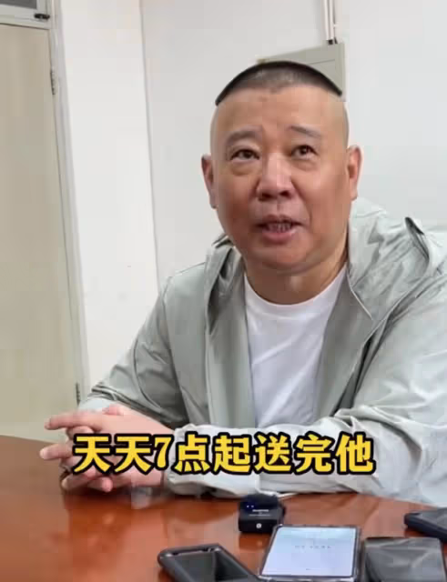郭德綱談倆兒又被批偏心!帶8歲幼子定居天津,疑將德雲社傳給他