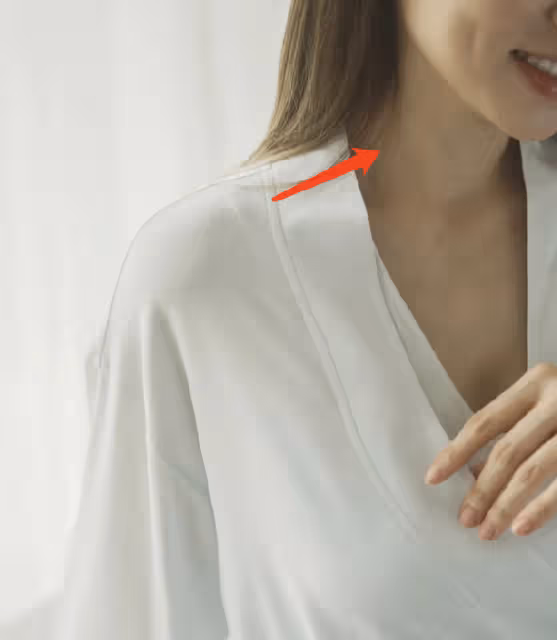 程曉玥自曝產後身材,因哺乳胸口冒青筋,妊娠線贅肉頸紋一樣不少