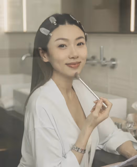 程曉玥自曝產後身材,因哺乳胸口冒青筋,妊娠線贅肉頸紋一樣不少