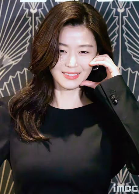 與宋慧喬同齡,42歲全智賢,出席活動狀態良好,她怎麼不會變老?