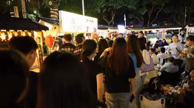 秘婚?TVB小生現身內地擺攤賣魚蛋,左手戴婚戒引關注感情狀態