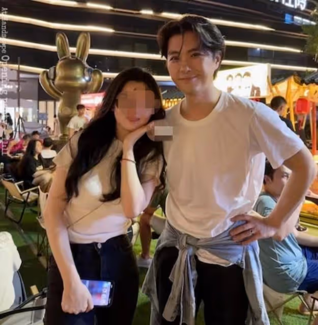 秘婚?TVB小生現身內地擺攤賣魚蛋,左手戴婚戒引關注感情狀態