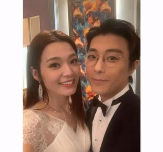 秘婚？TVB小生現身內地擺攤賣魚蛋，左手戴婚戒引關注感情狀態