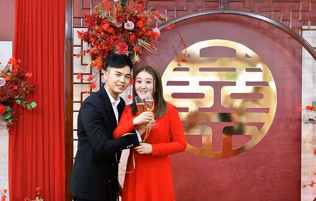講心不講金!TVB小生婚後被嘲軟飯男,富貴太太發文力挺公開示愛