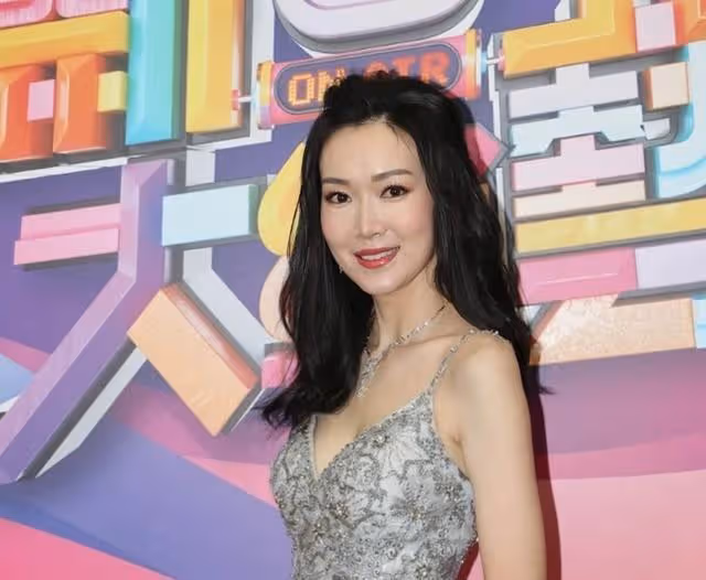香港知名女星被質疑患病，瘦成皮包骨，直播時面色蒼白顯老態