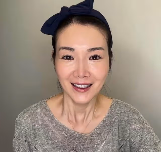 香港知名女星被質疑患病，瘦成皮包骨，直播時面色蒼白顯老態