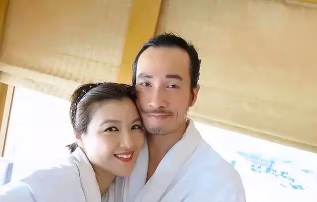 TVB模範夫妻四年抱三，不抗拒第四胎，結婚10年依舊恩愛如初