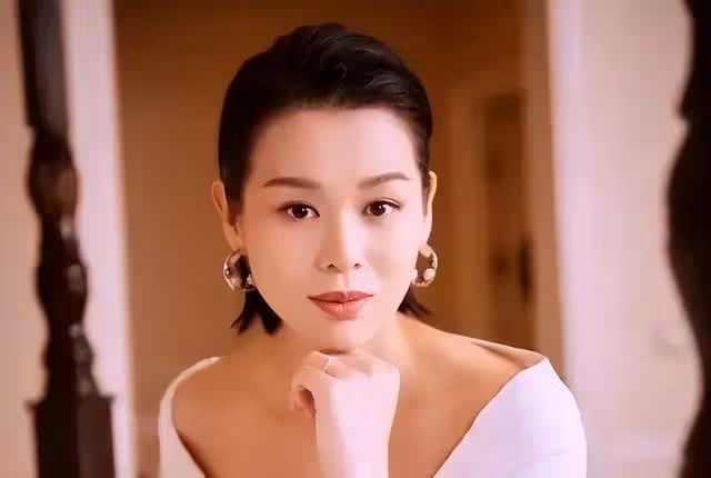TVB前當家花旦生完三胎,身材不走樣狀態大勇,透露有意回巢合作