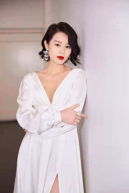 富貴!TVB前知名女星內地賺得盆滿缽滿,戴百萬名表與老公游世界