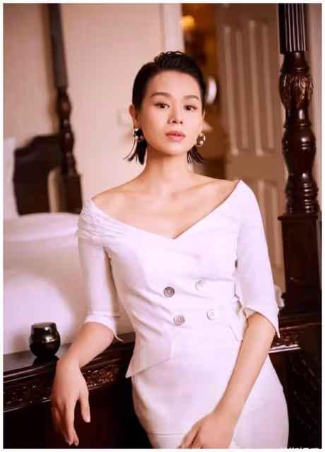 富貴!TVB前知名女星內地賺得盆滿缽滿,戴百萬名表與老公游世界