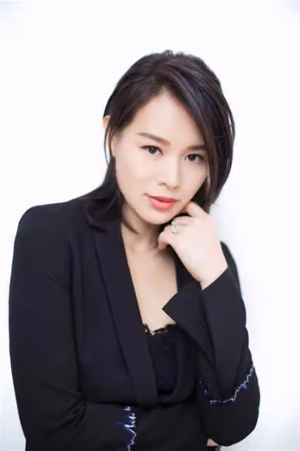 富貴!TVB前知名女星內地賺得盆滿缽滿,戴百萬名表與老公游世界