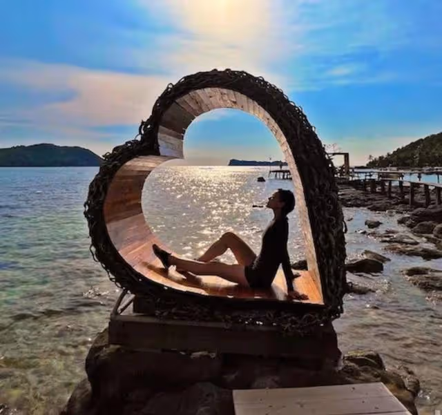 富貴！TVB前知名女星內地賺得盆滿缽滿，戴百萬名表與老公游世界