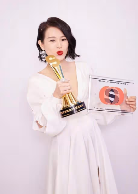 富貴！TVB前知名女星內地賺得盆滿缽滿，戴百萬名表與老公游世界