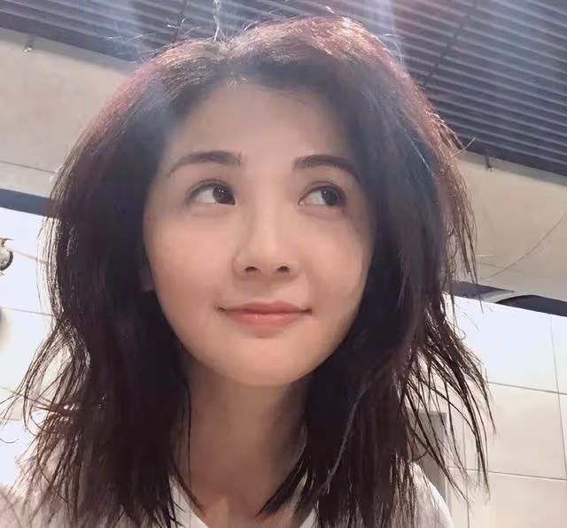 香港知名富三代補辦婚禮,花兩百萬宴開70桌,眾名媛闊少受邀出席