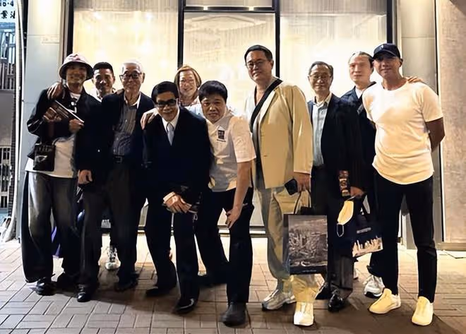 杜德偉兄弟罕同框!差4歲卻像雙胞胎,哥哥息影后成金牌健身教練
