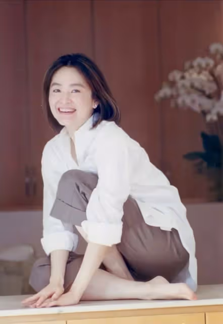 看了自然老去的林青霞,才明白:60+女人,穿衣大方得體就很美