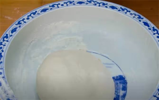 烙餅總是干硬?教你幾個小訣竅,保證烙的餅鬆軟層次多,涼了不硬