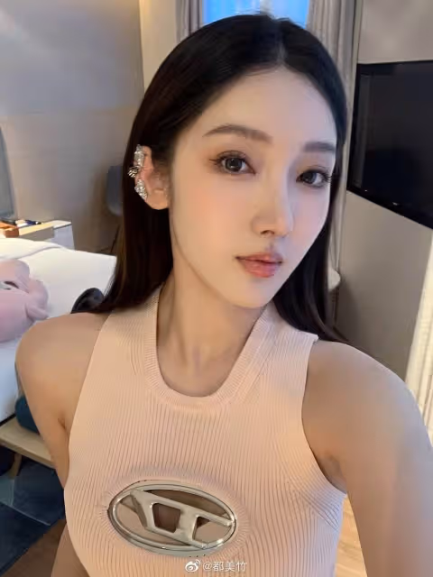 都美竹近照未修圖毫無女神氣質,網友:某人究竟看上她的什麼了?
