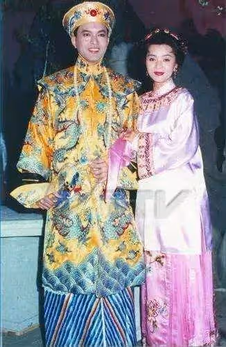 搭檔林青霞！台灣影視小生「被爆追求過林鳳嬌」被成龍搶先　「捧紅無數明星」連張菲都不敢得罪