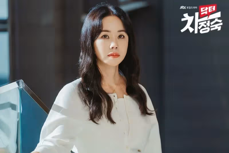 黑馬韓劇《車貞淑醫生》收視狂升,主演嚴正化曾是性感女王,號稱韓國瑪丹娜