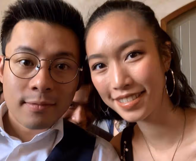 霍震霆攜三個兒子出席霍英東百歲紀念會議,次子霍啟仁模樣大變!