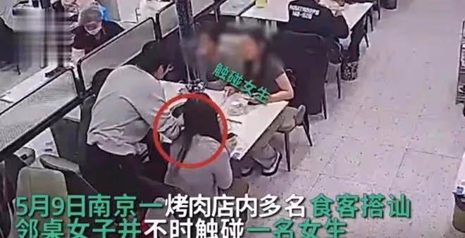 南京店員被打後續,三名女孩被質疑袖手旁觀,結局卻很是大快人心