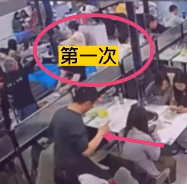 南京店員被打後續,三名女孩被質疑袖手旁觀,結局卻很是大快人心