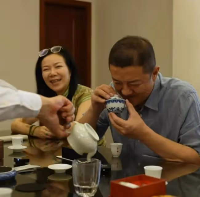 李亞鵬:請對我尊重點,要老闆娘拿最貴的茶葉喝,卻被男主人拒絕