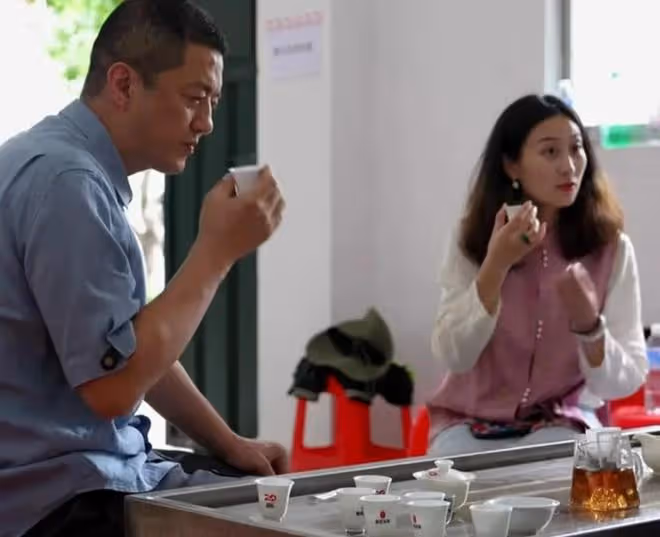李亞鵬:請對我尊重點,要老闆娘拿最貴的茶葉喝,卻被男主人拒絕