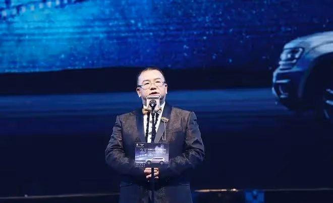 華鼎造夢人王海歌將卸任,曾多次進行品牌重塑,成就華鼎國際地位