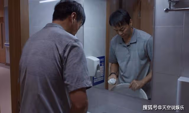 《平凡之路》看到被生活逼瘋的商律,才知廖松庭背叛榮柯有多明智