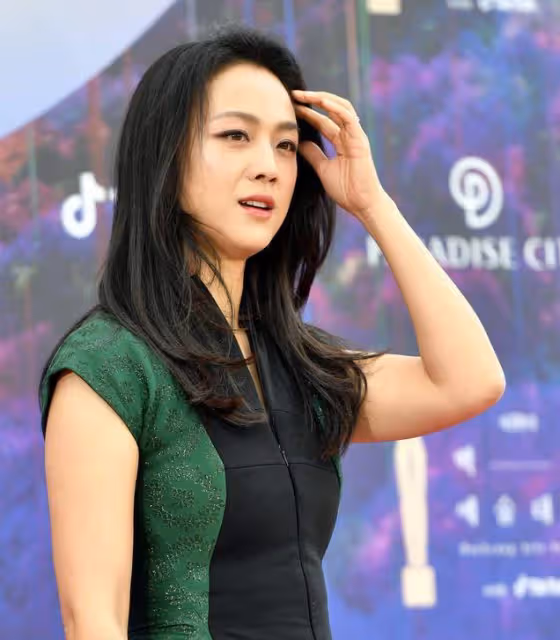 韓國百想大賞紅毯：湯唯胖一圈，宋慧喬范兒足，IU秀智初戀臉絕美