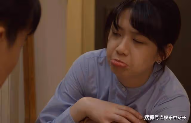 《平凡之路》把左娜的醜聞當笑話?嬌嬈的教養,早就被一條狗暴露了