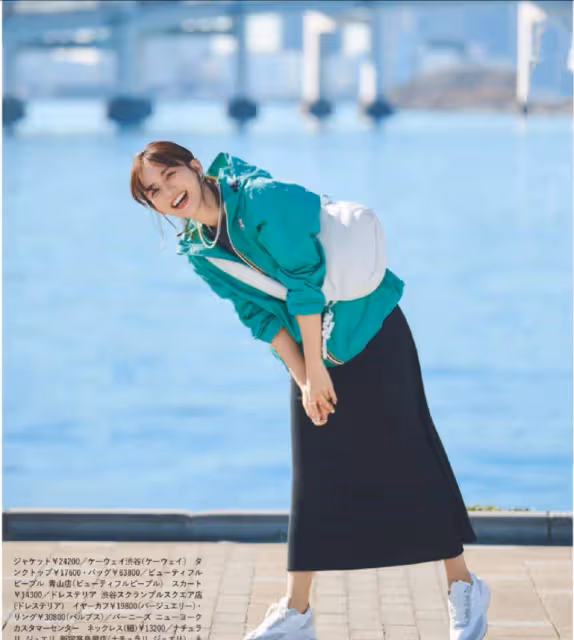 女人老了要少穿打底褲、運動鞋！瞧三木媽穿「長裙+平底鞋」多美