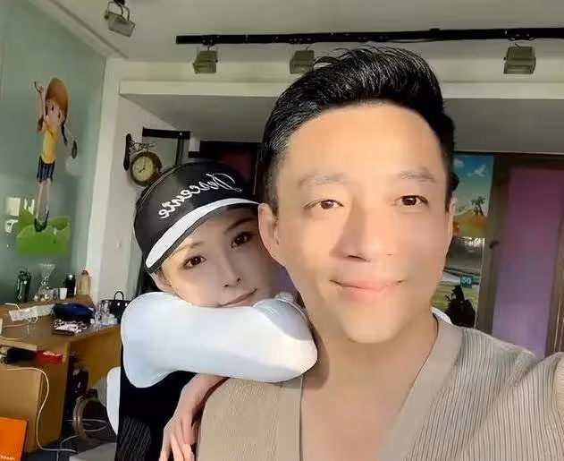 這一幕終於上演了，具俊曄錄製《小姐不熙娣》，現場與小S熱舞