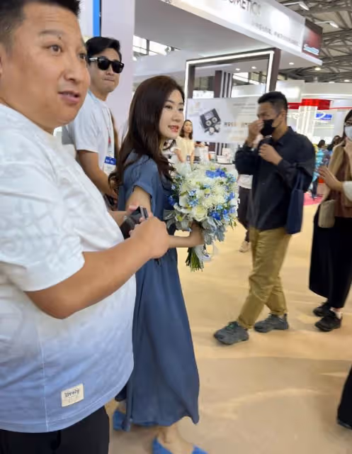 福原愛到上海出席活動心情好，江宏傑也隔空曬起了女兒動態