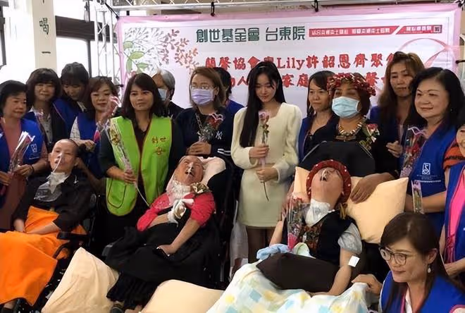 小S三個女兒做公益，探望植物人家庭感動落淚，公益捐款33萬元