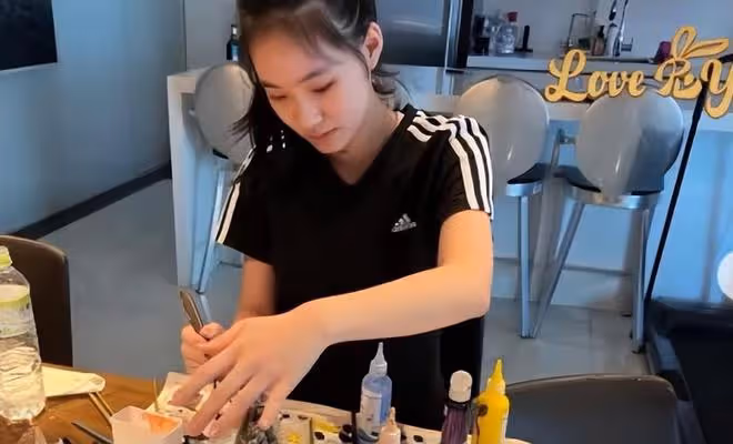 小S三個女兒做公益，探望植物人家庭感動落淚，公益捐款33萬元