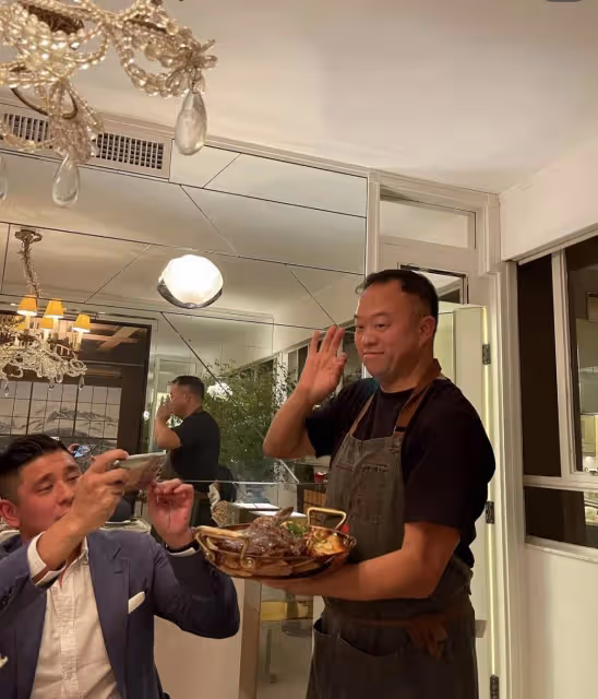 劉嘉玲邀富婆吃家宴,豪宅極度花哨帶土氣,上萬紅酒當飲料太奢靡