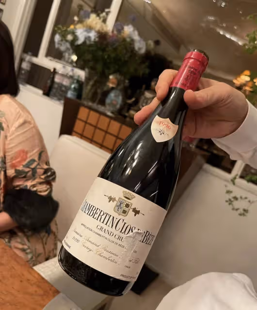 劉嘉玲邀富婆吃家宴,豪宅極度花哨帶土氣,上萬紅酒當飲料太奢靡