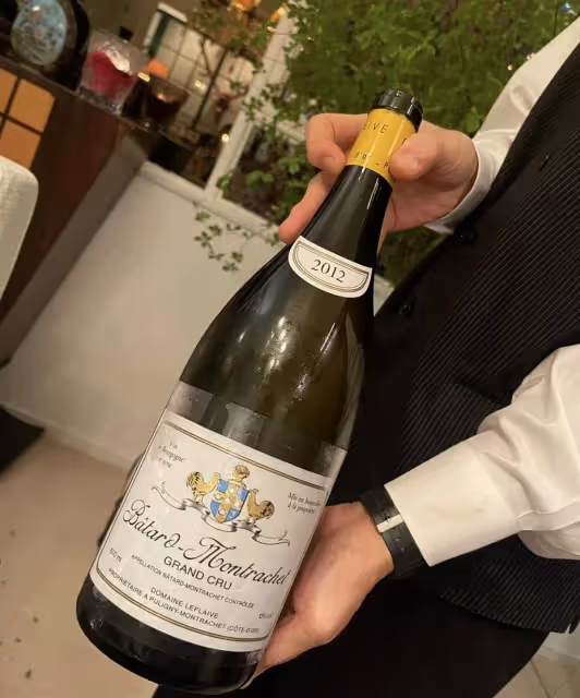 劉嘉玲邀富婆吃家宴,豪宅極度花哨帶土氣,上萬紅酒當飲料太奢靡