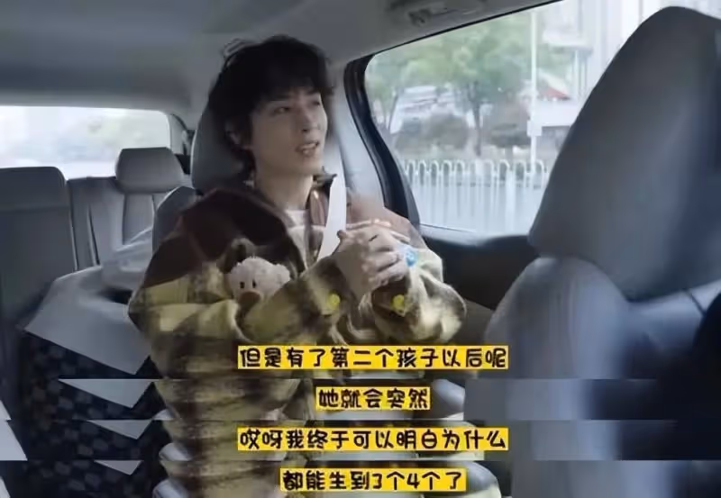 戚薇首談生子前腳摔折細節,透露陳小春救了她,女兒也在場被嚇壞